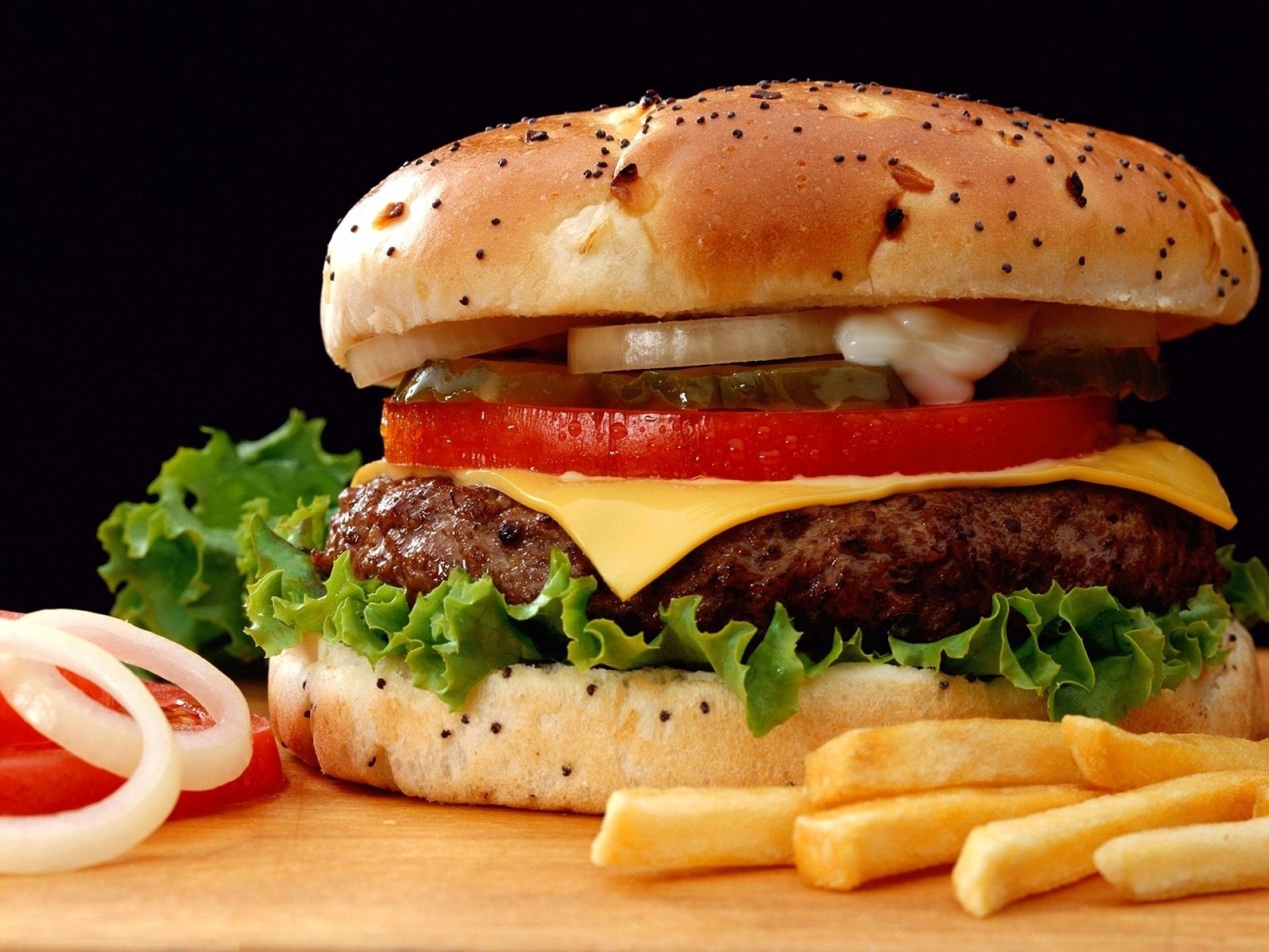 big mac hamburger sandwich burger brötchen schnitzel käse zwiebel tomate gurke scheiben pommes frites essen