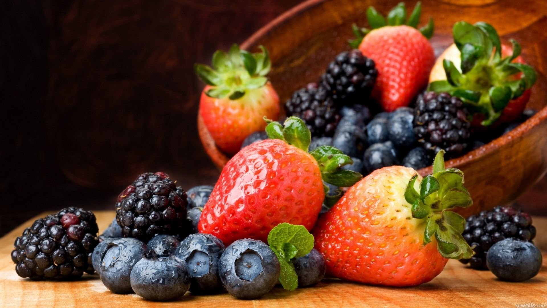 frutta bacche fragole natura morta