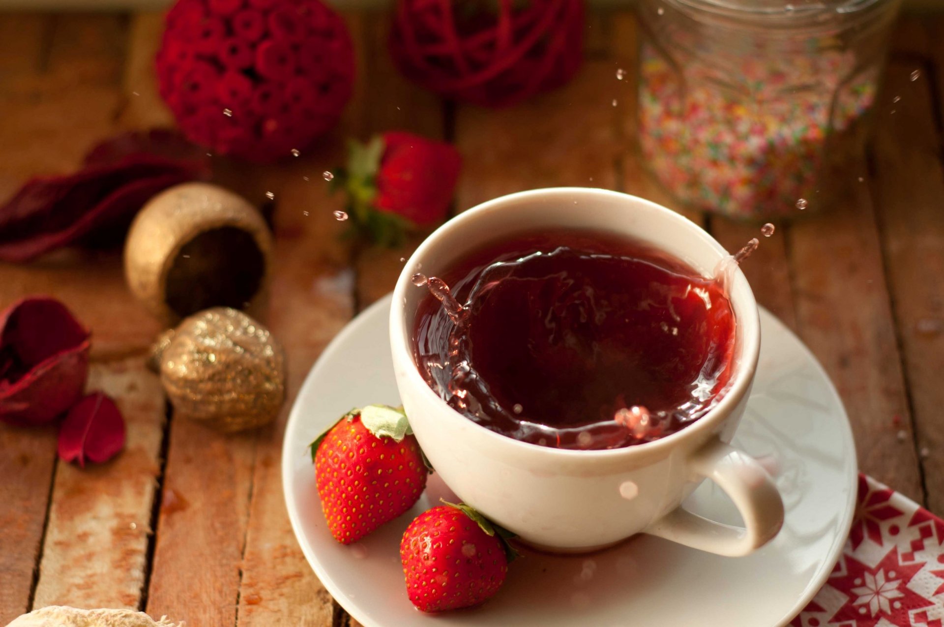 cup tea strawberry spray