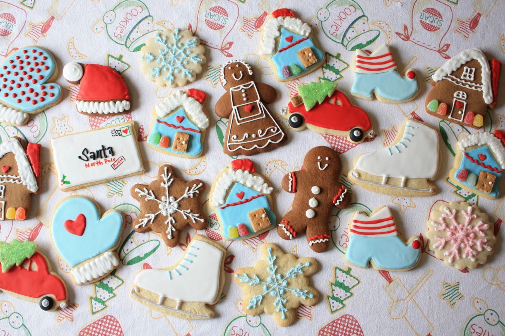 galletas año nuevo figuras mazapán hombre casa carta sombrero máquina patines copo de nieve galletas glaseado vacaciones