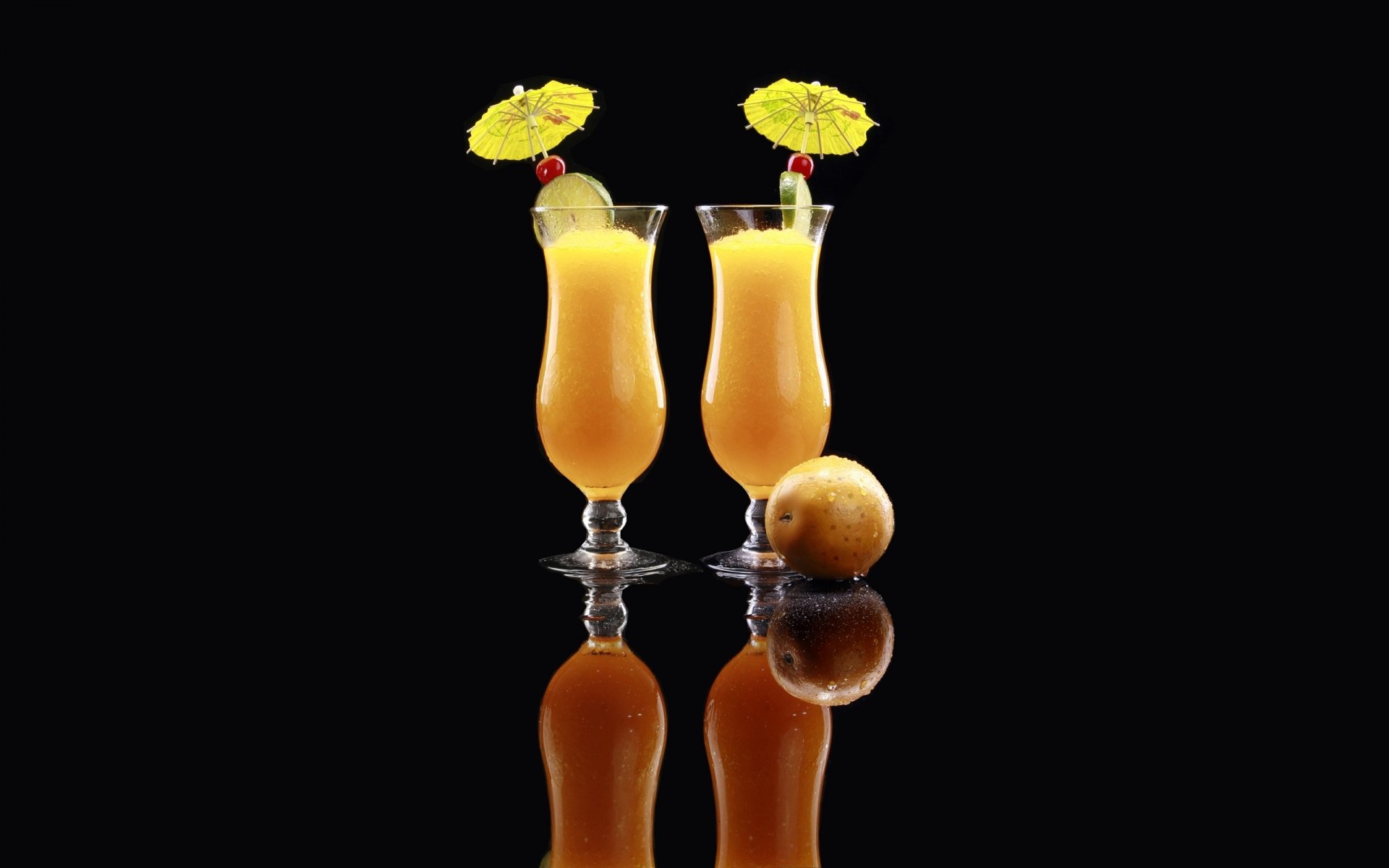 orange jus d orange verres à vin parapluies citron vert fond noir réflexion orange