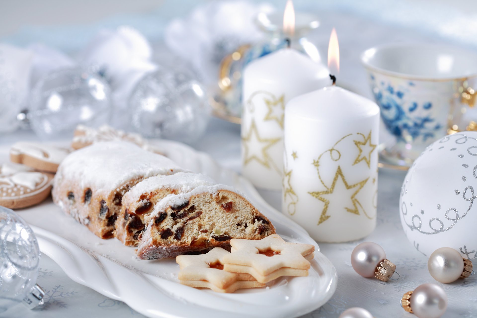 capodanno natale tè biscotti candele palle