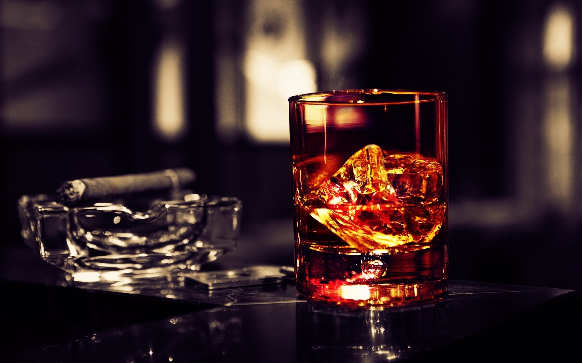 kieliszek lód cygaro whisky
