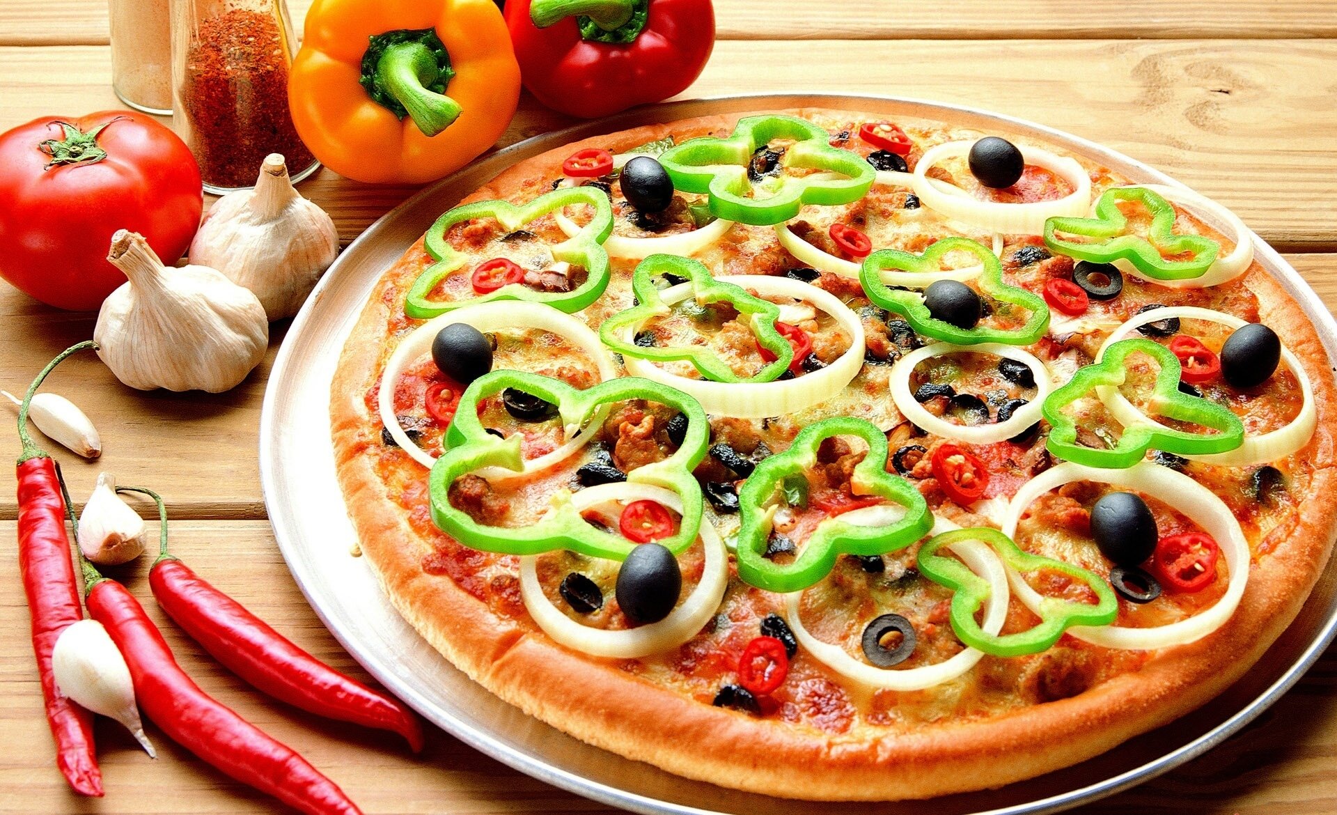 food food pizza delicious bell pepper garlic tomato hot pepper olives olives onion