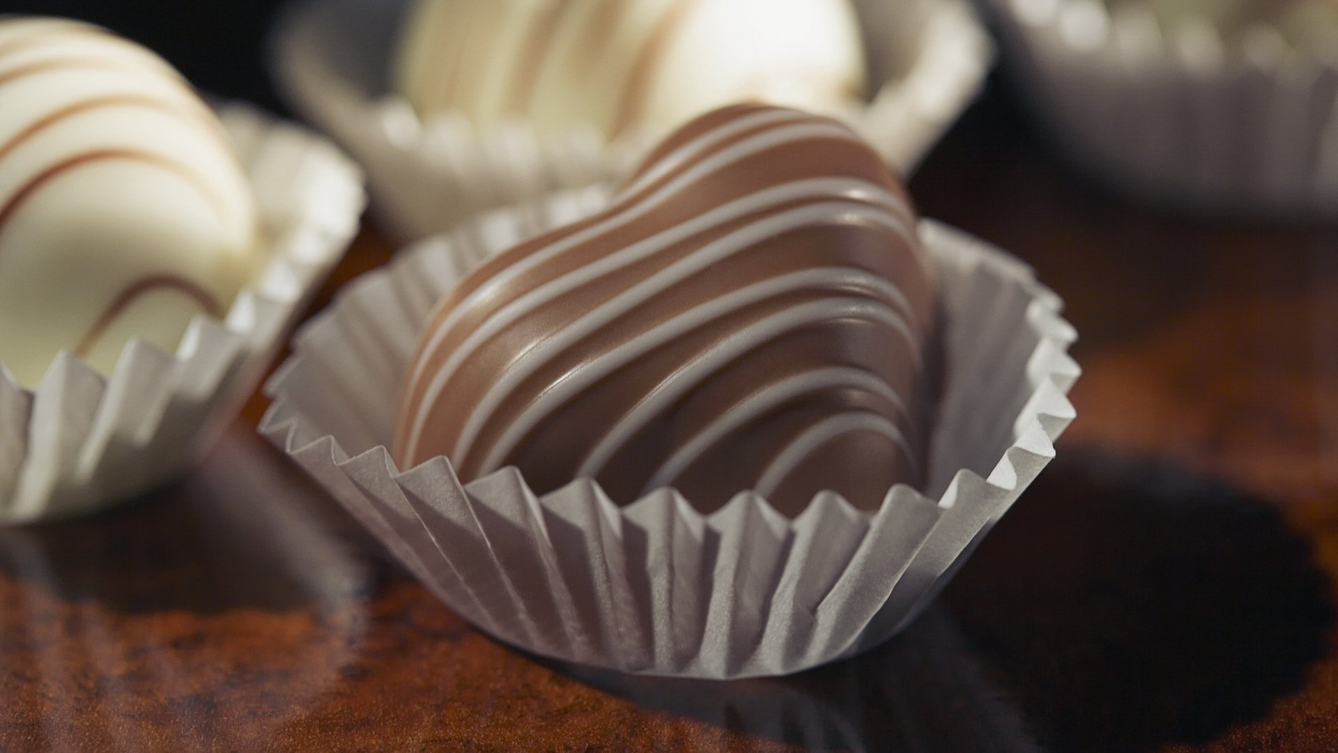 dolce dolcezza delizioso bianco scuro cioccolato cuore