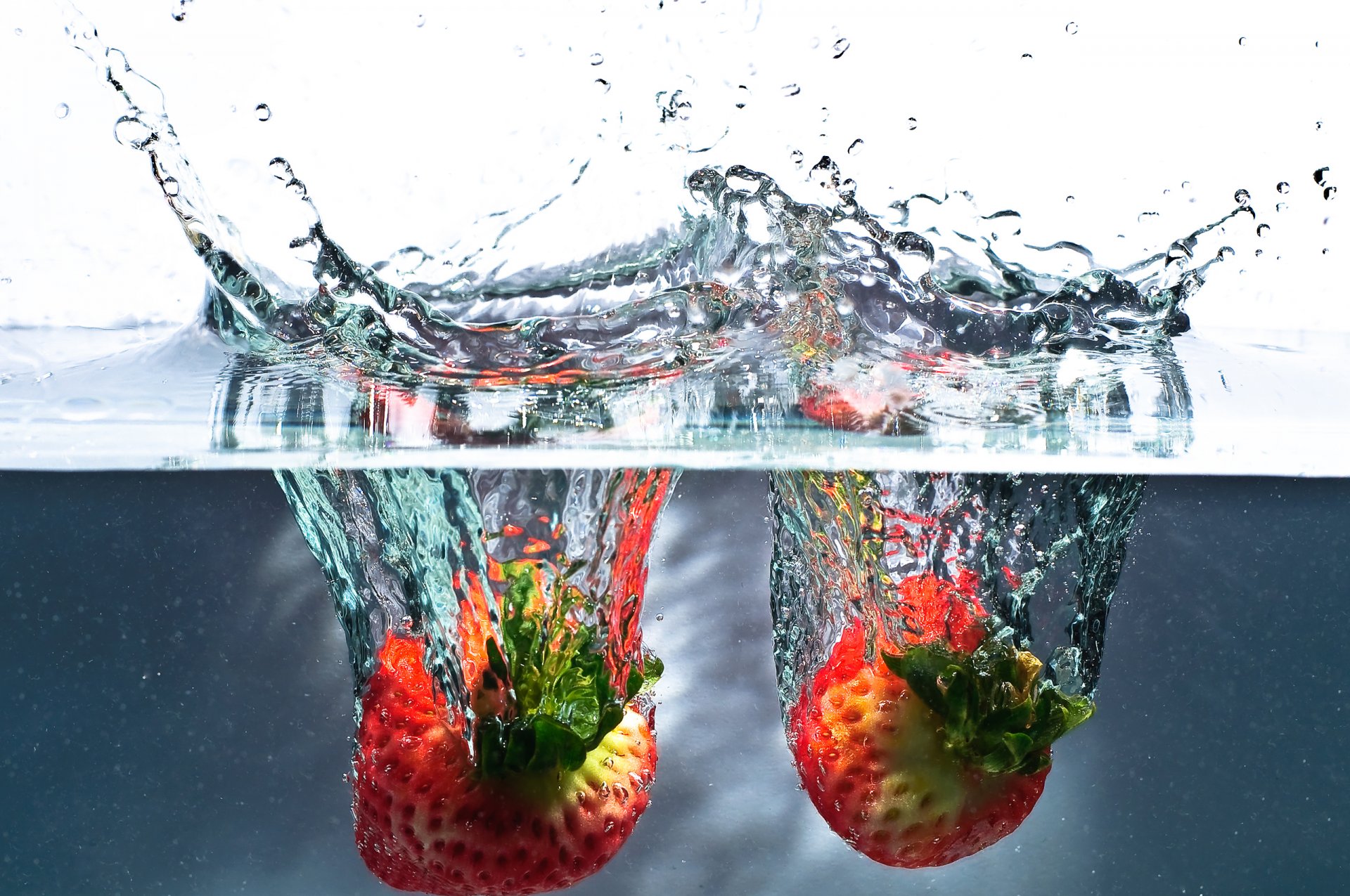 fraise eau splash éclaboussures