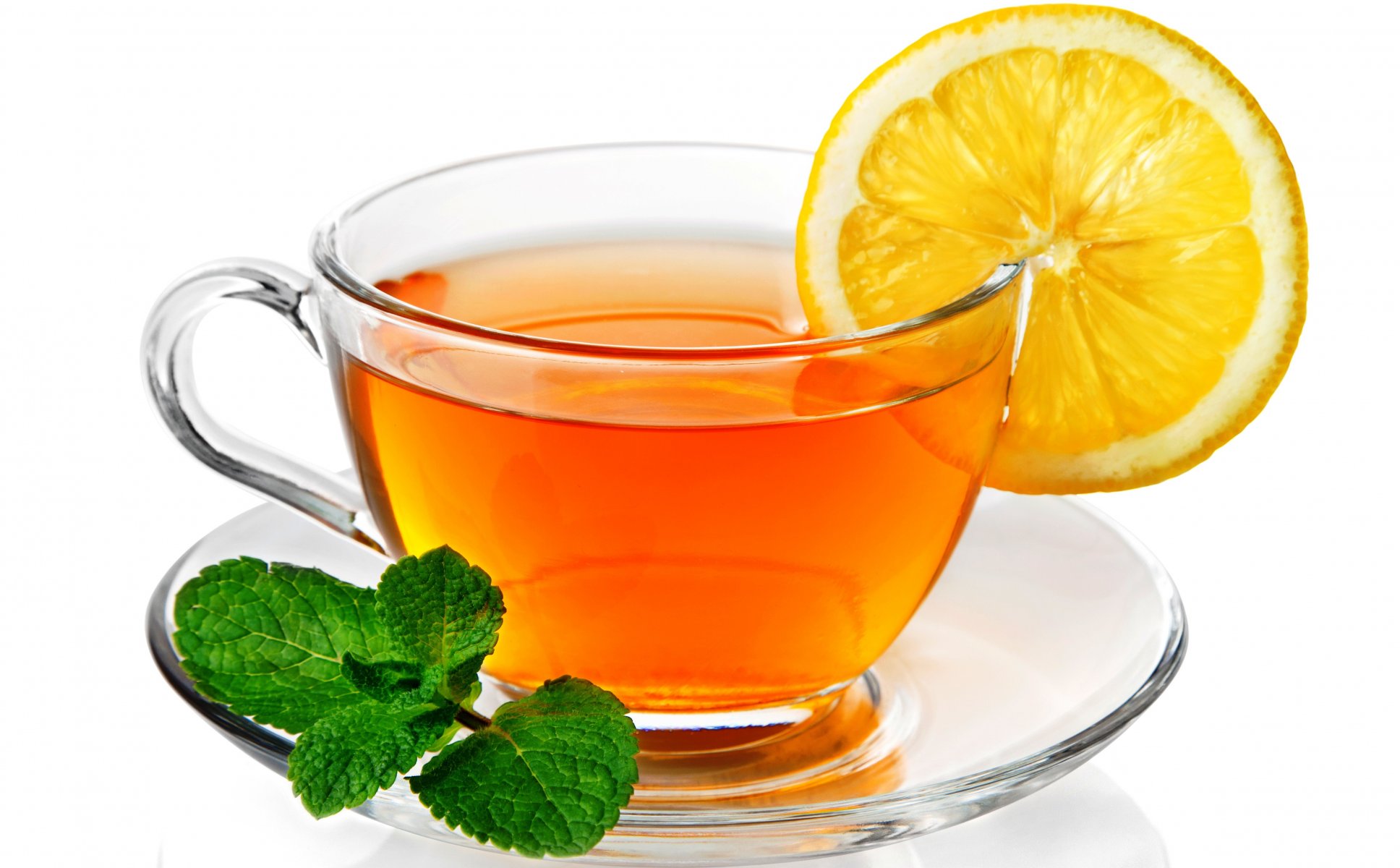 tee zitrone tasse untertasse blatt weißer hintergrund