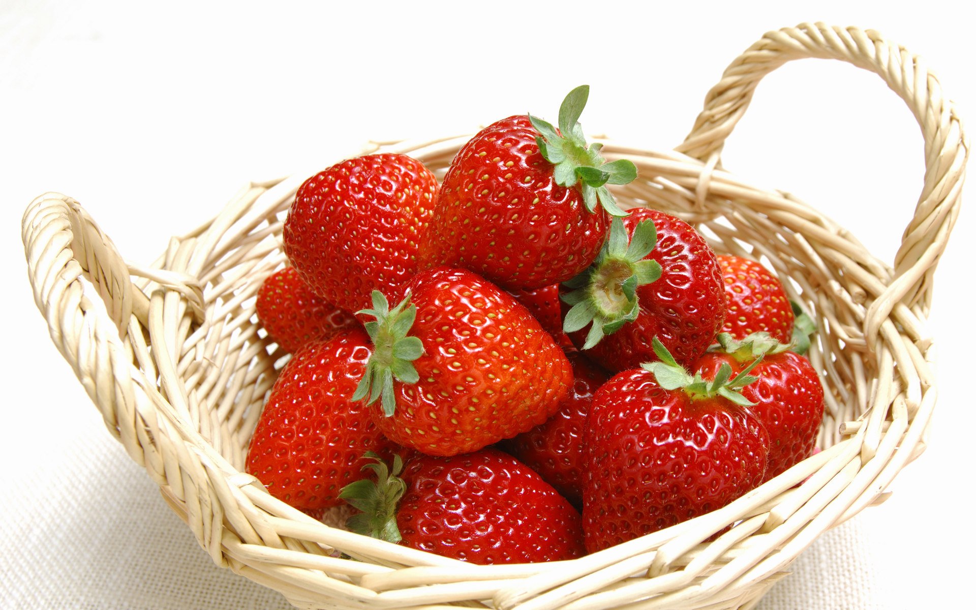 1920x1200 strawberry basket