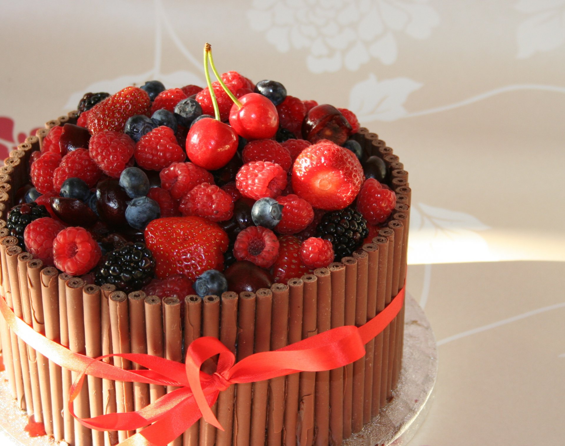 chocolate pastel fruta