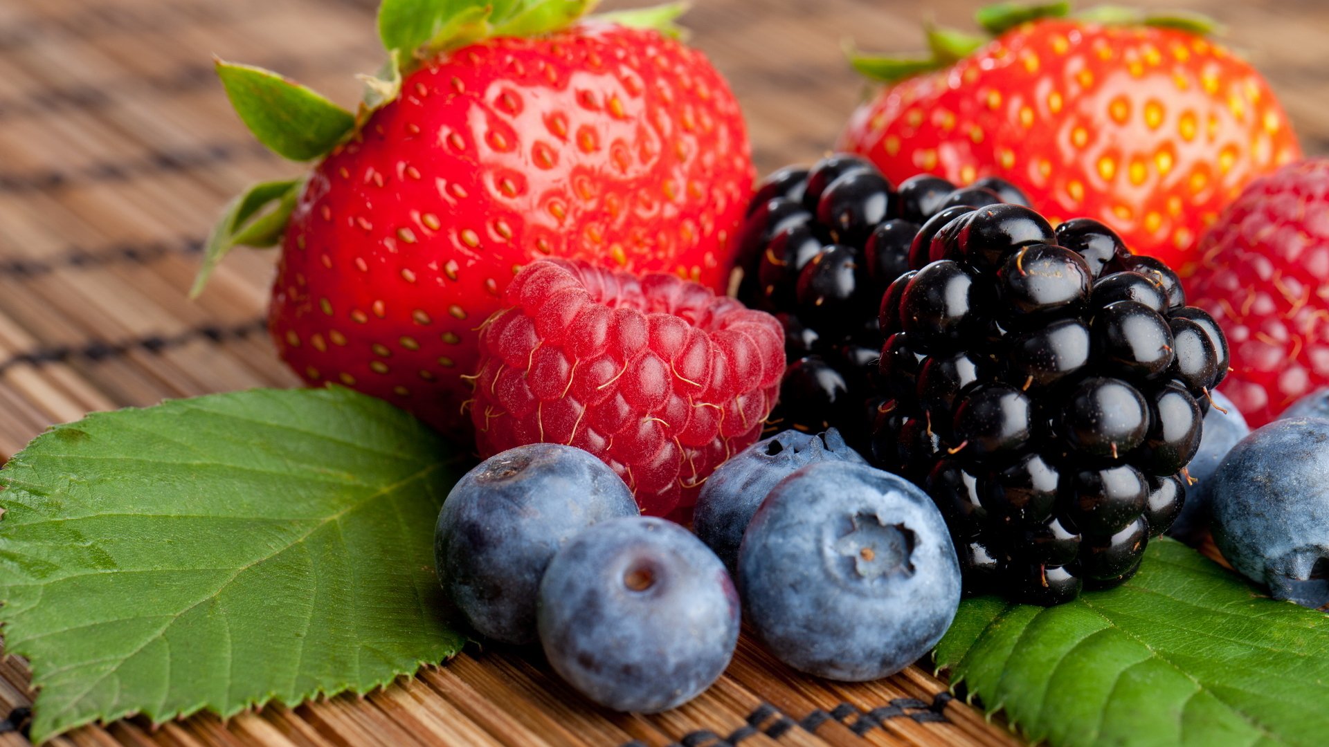 trawberry raspberry blackberry blueberries berrie