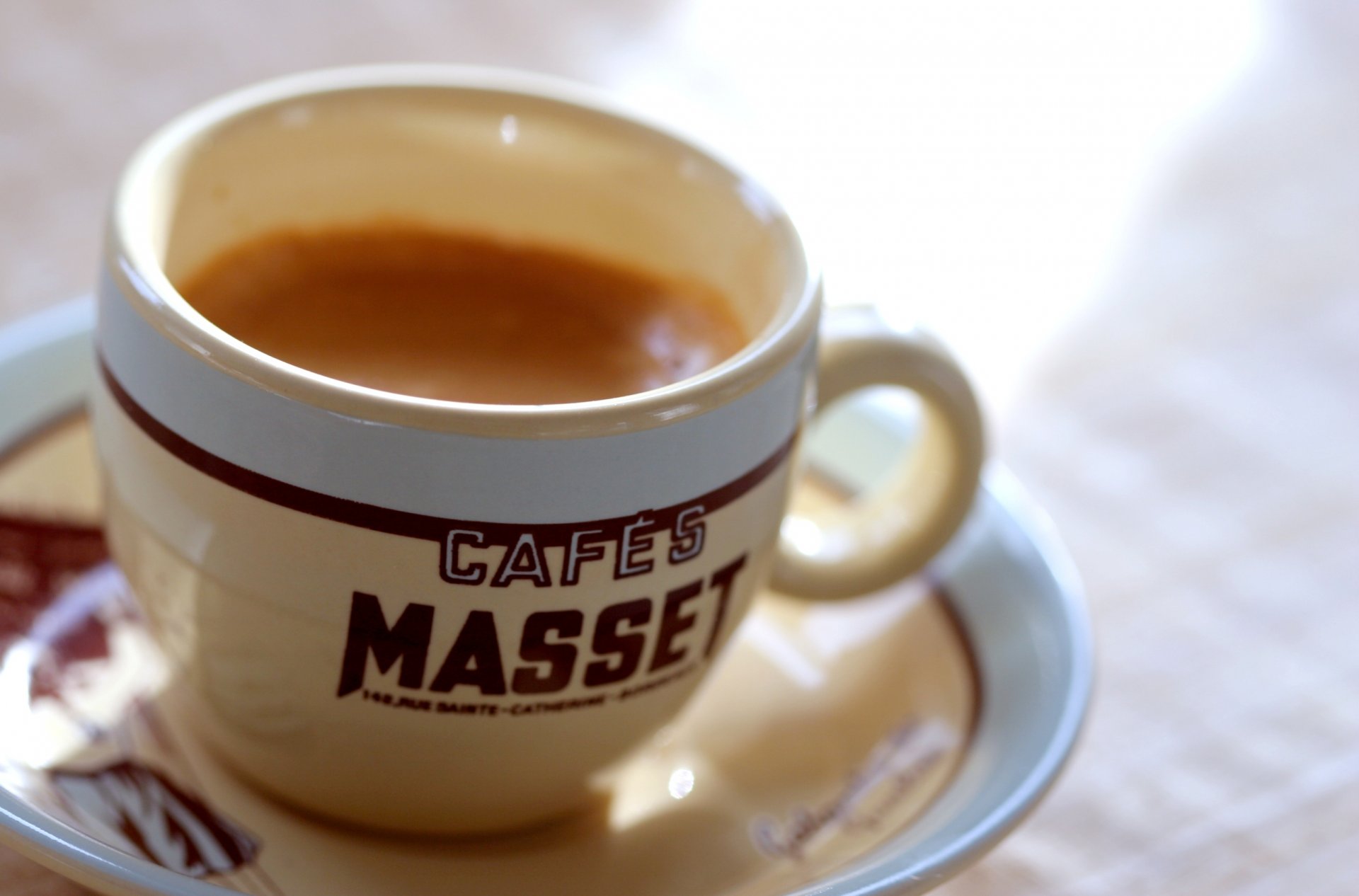 table cup saucer coffee inscription