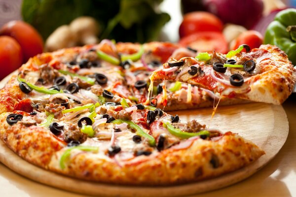 Pizza appétissante aux olives