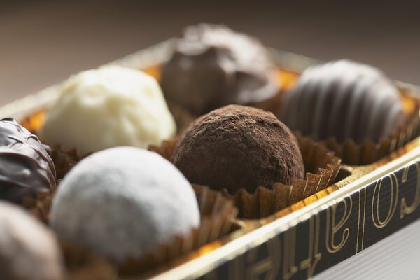 Schachtel mit High-End-Pralinen