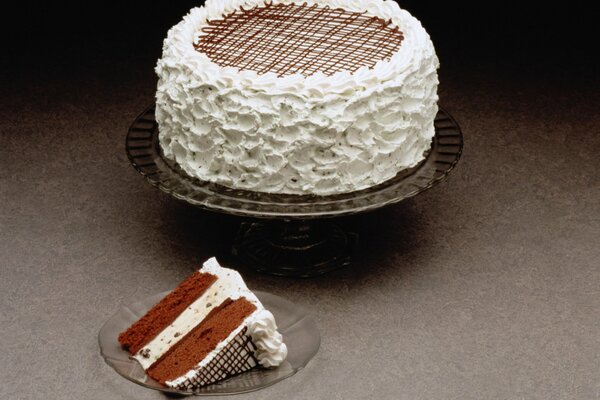 Torta di velluto rosso con crema