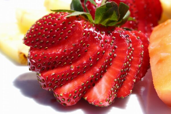 Juicy strawberry original slicing