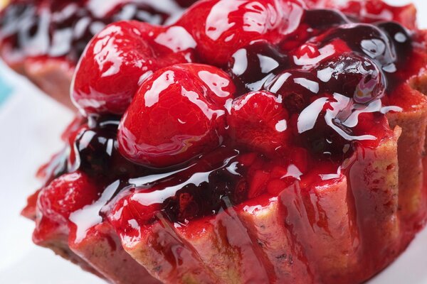Torta dolce ai frutti di bosco