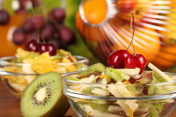 Obstsalat in einer Schüssel