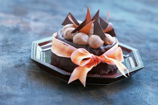 Dessert au chocolat sur une assiette