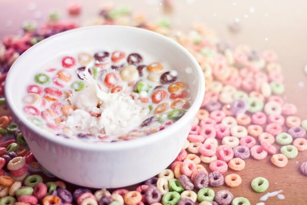 A quick and delicious breakfast of cereal and milk