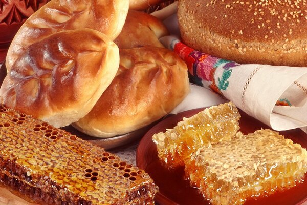 Honey and pies are served on honey spas