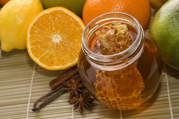 Fragrant honey with cinnamon and lemon