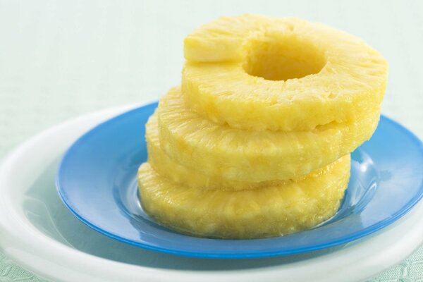 Der Kuchen sieht aus wie eine Ananas auf der Tapete