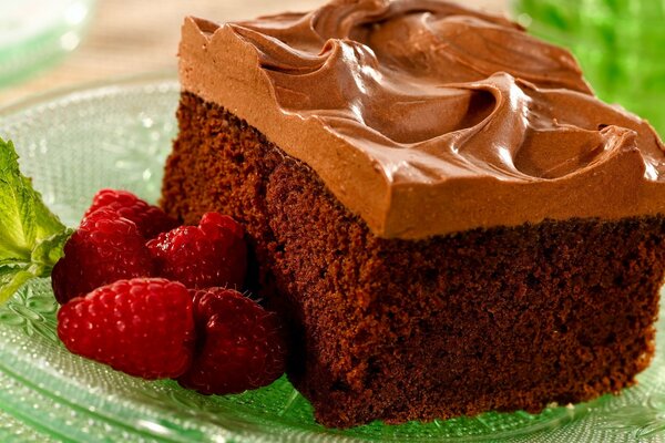 Framboise et délicieux gâteau au chocolat à la crème