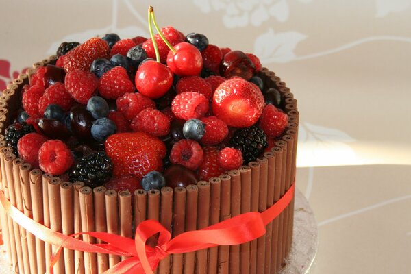 Schöner Schokoladenkuchen zum Geburtstag