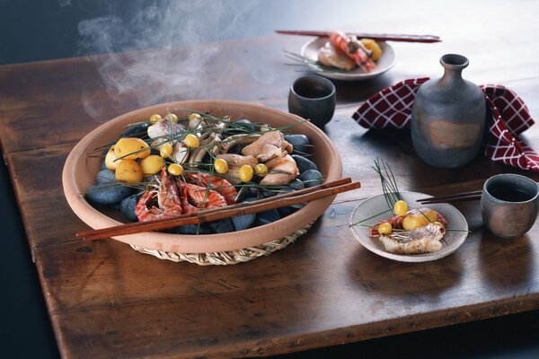 Frutti di mare sulle pietre in un piatto