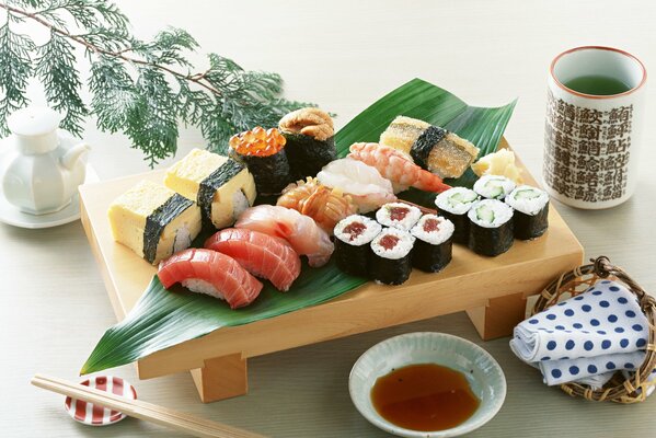 Piękna porcja pysznego sushi