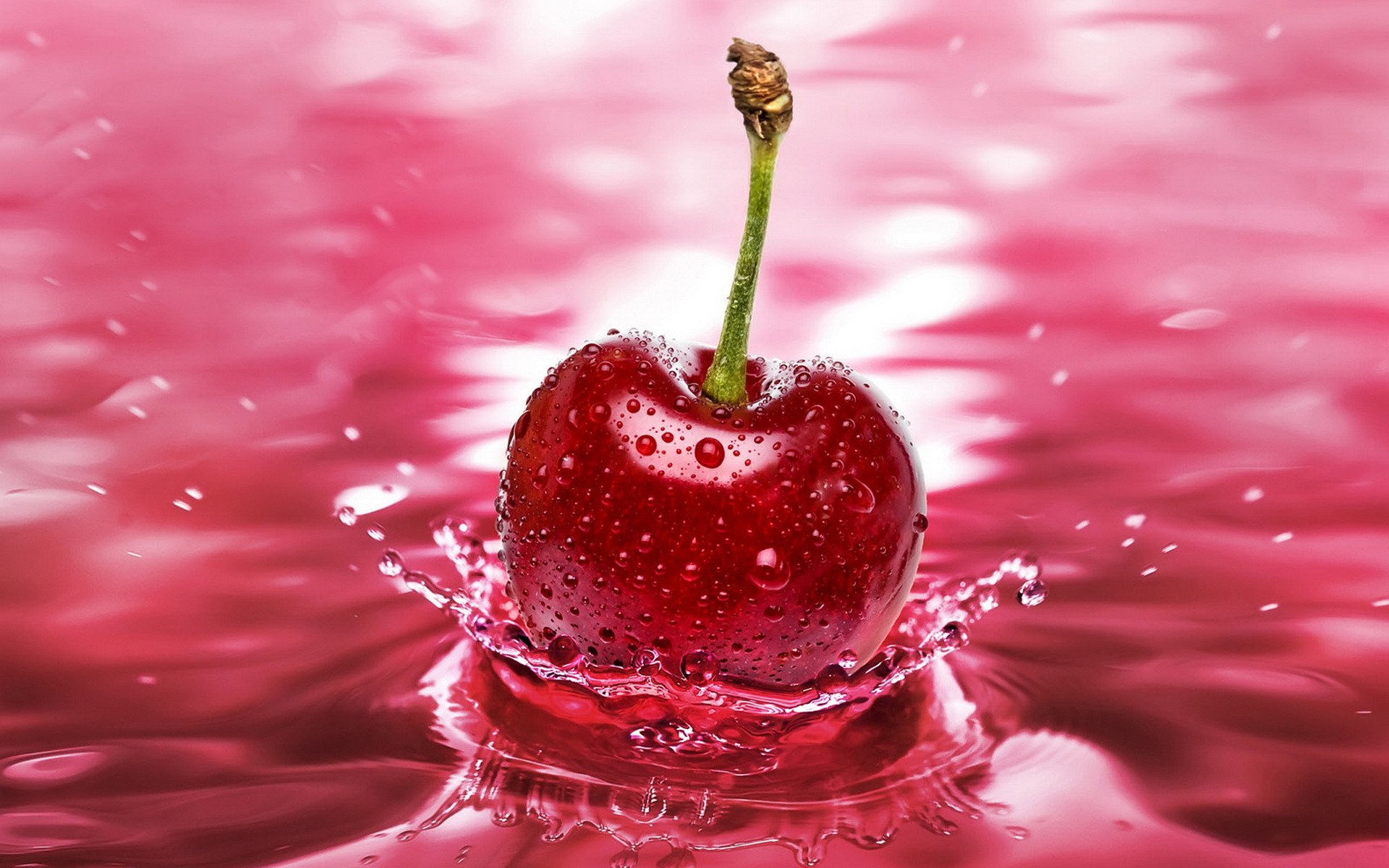 cerise cerise eau splash gros plan