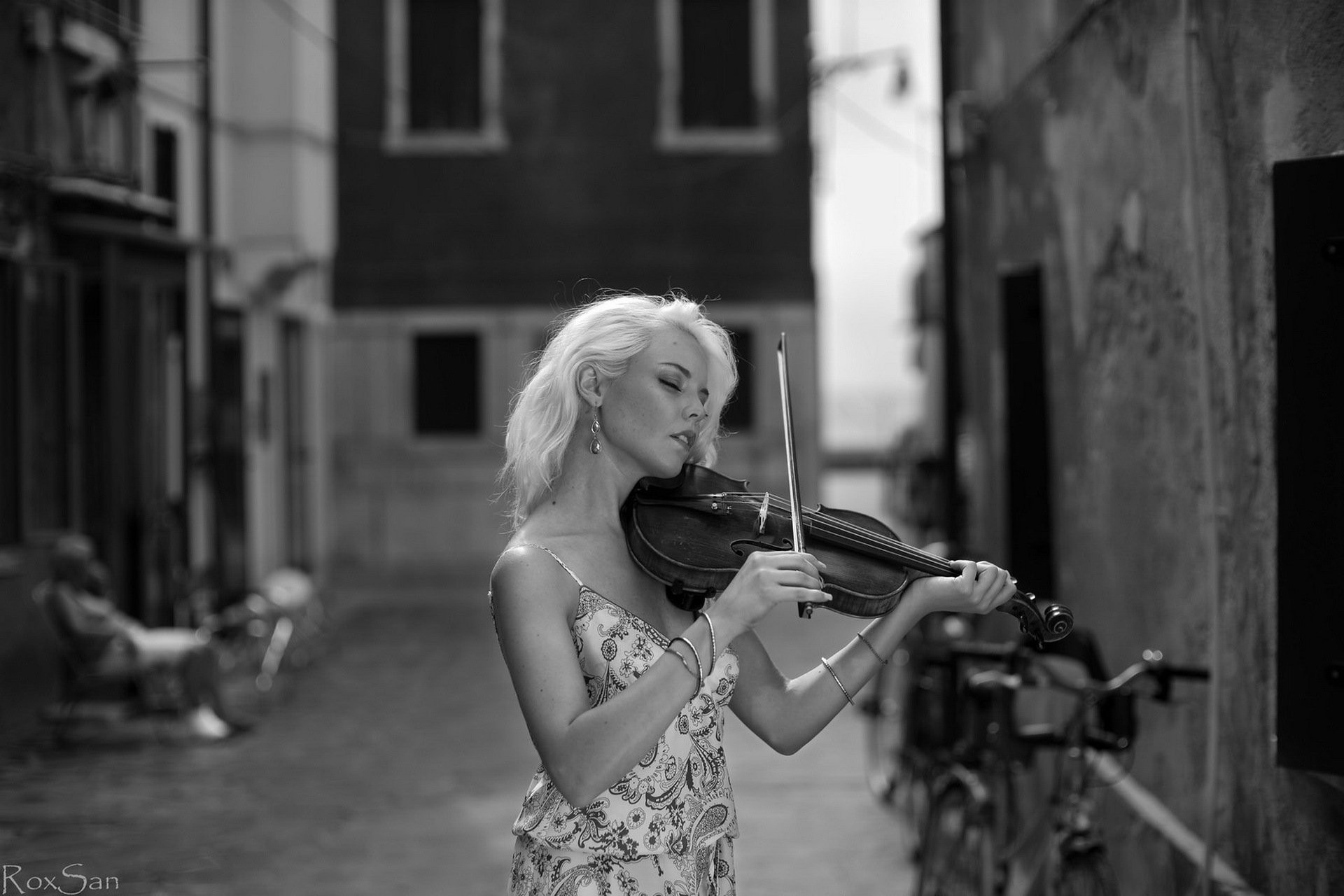 girl violin music