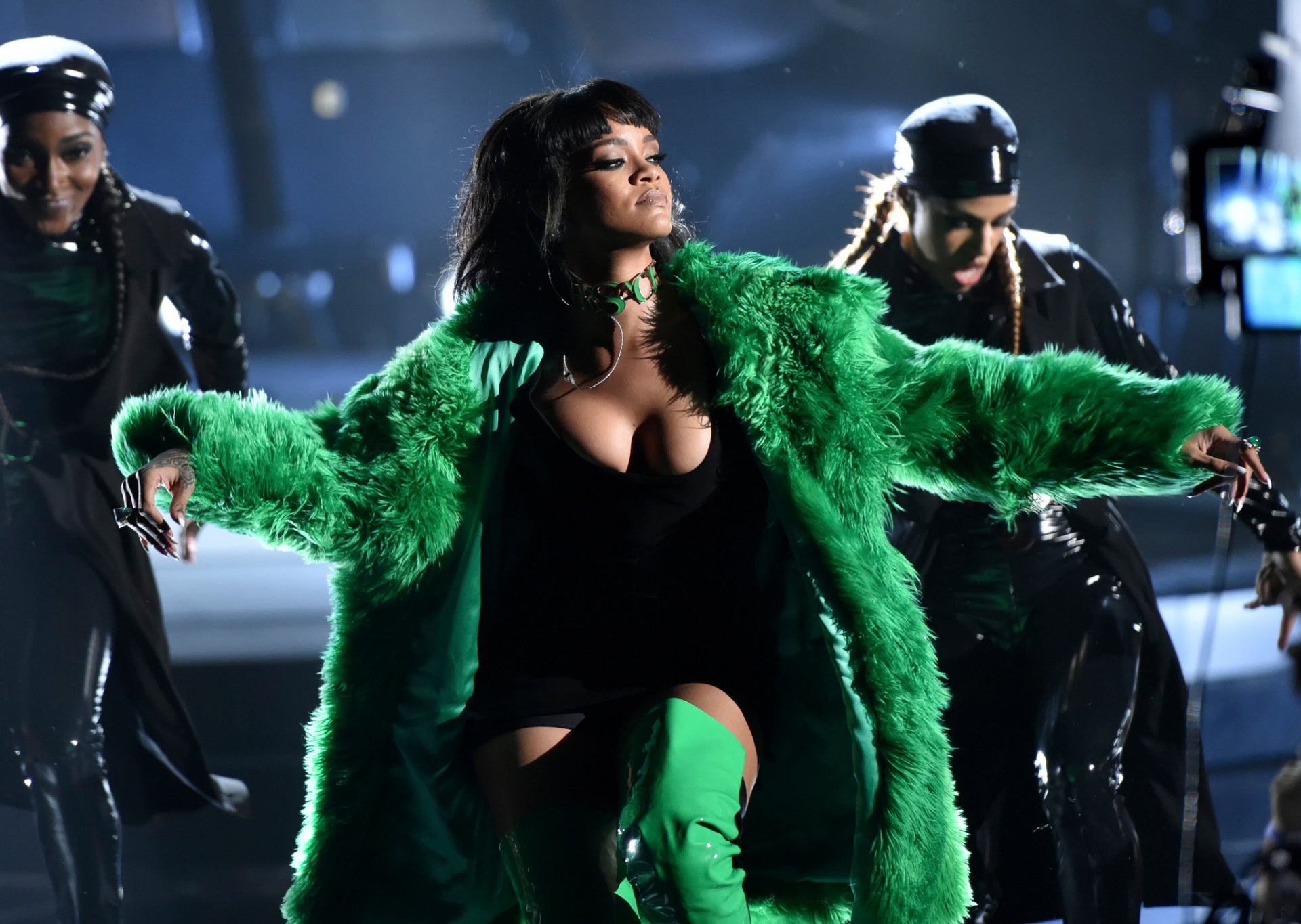 rihanna 2015 iheart radio music awards mostrar