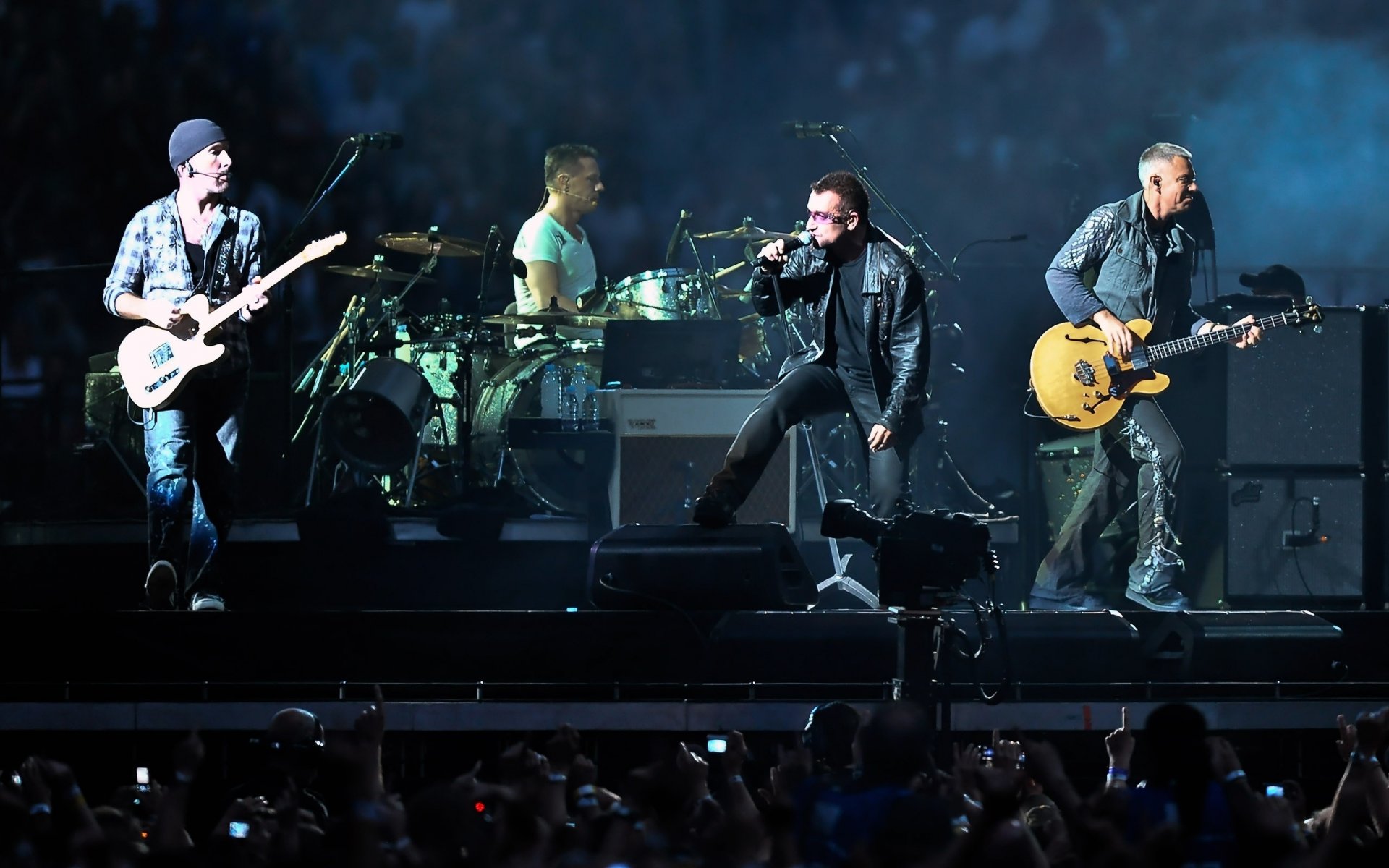 u2 in concert rock n roll turismo