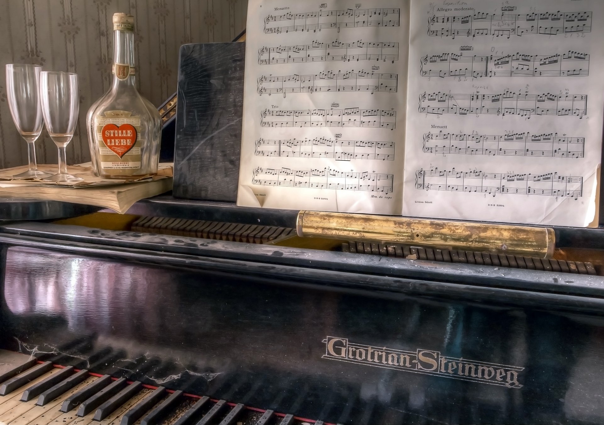 piano notes music a bottle