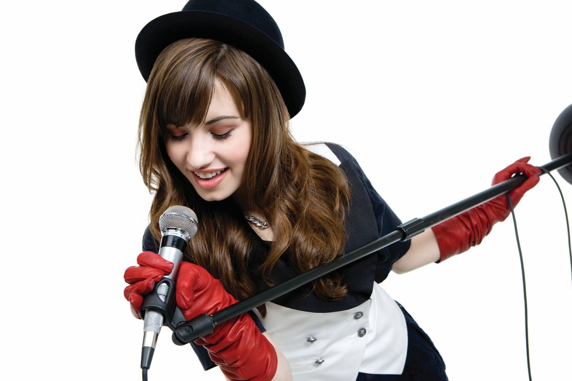 demi lovato cantante cappello