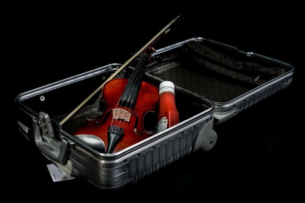 Bagages, valise avec violon