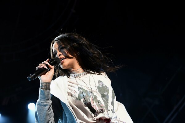 Rihanna at the music Festival