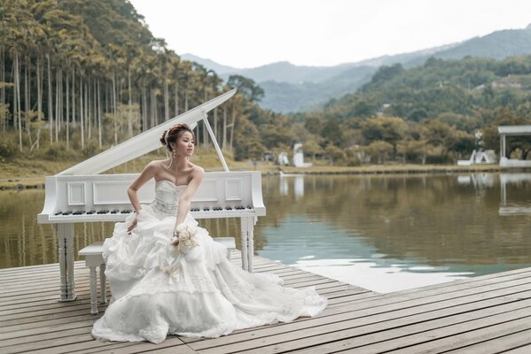 Wedding photo on the lake