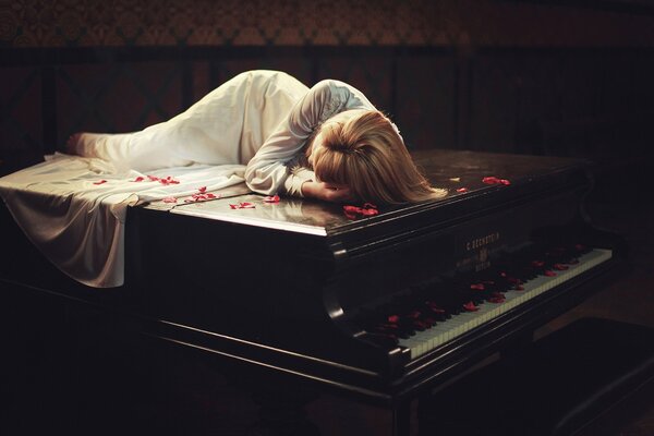 Dramatic photo of a girl on the piano