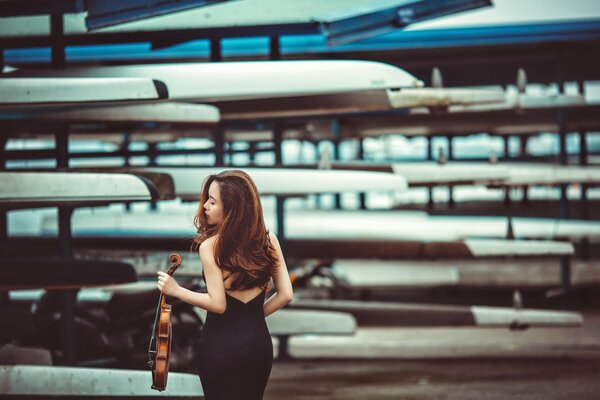 Belle fille avec violon photo