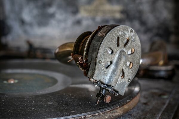 Tourne-disque et photo sur fond d écran