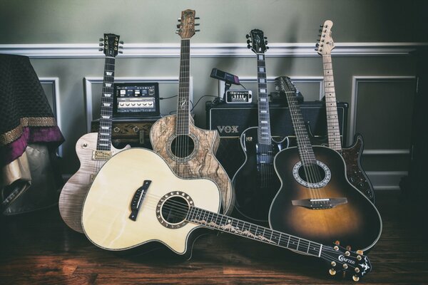 Las guitarras están en el fondo de los combares