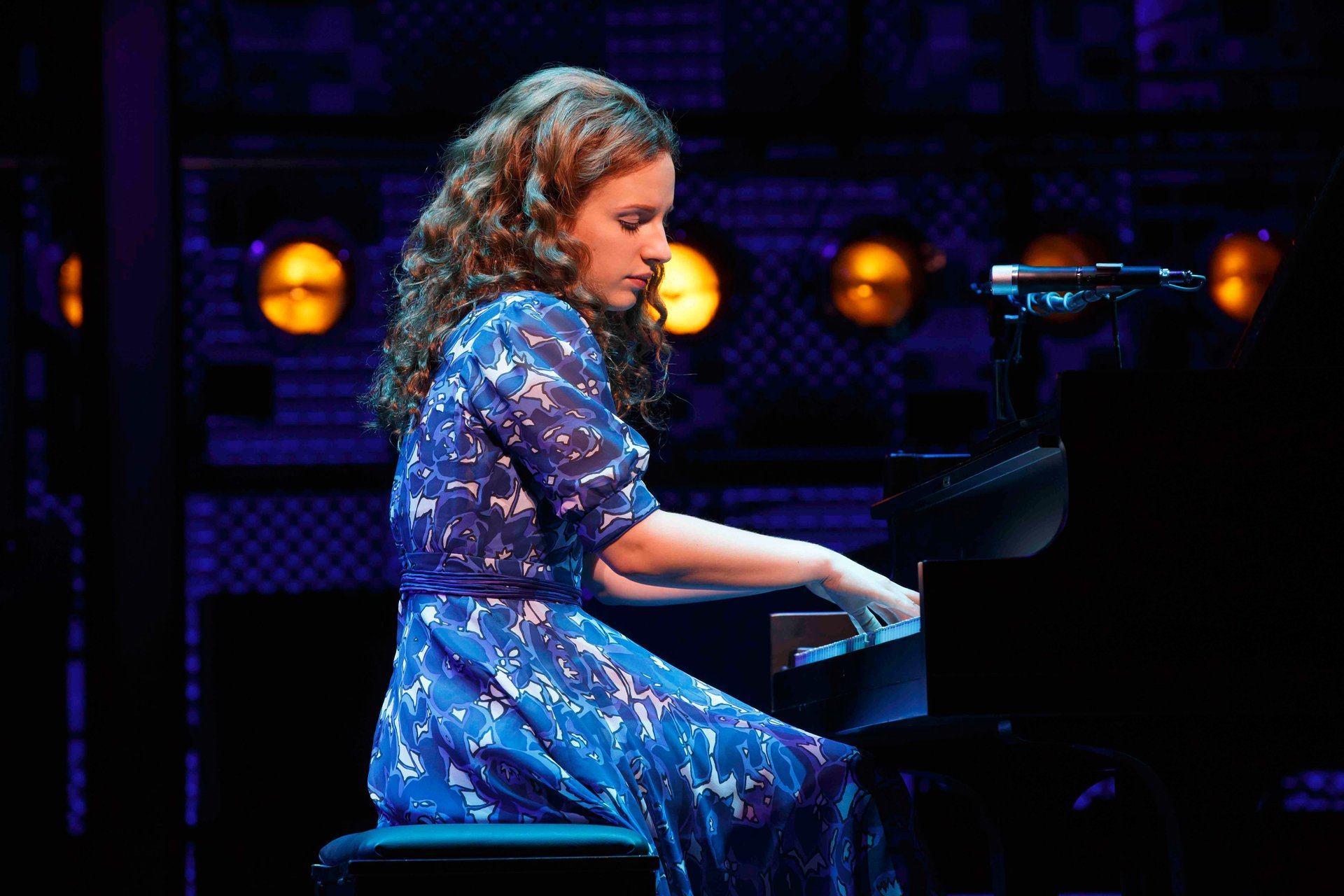 jessica müller sängerin pianistin schauspielerin schöne carol king musical show broadway