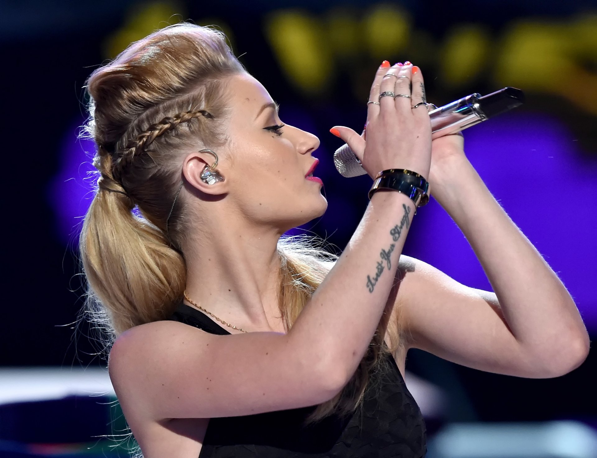 iggy azalea ametyst amelia kelly mikrofon