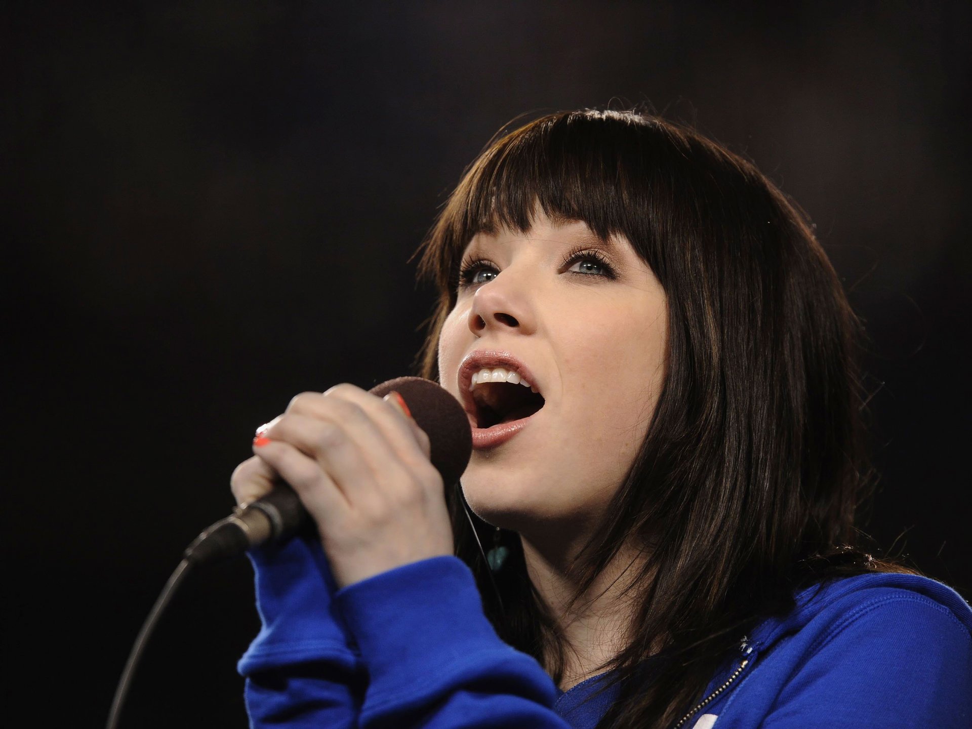 carly rae jepsen carly rae jepsen kanadyjska piosenkarka pop pop rock tin pop mikrofon