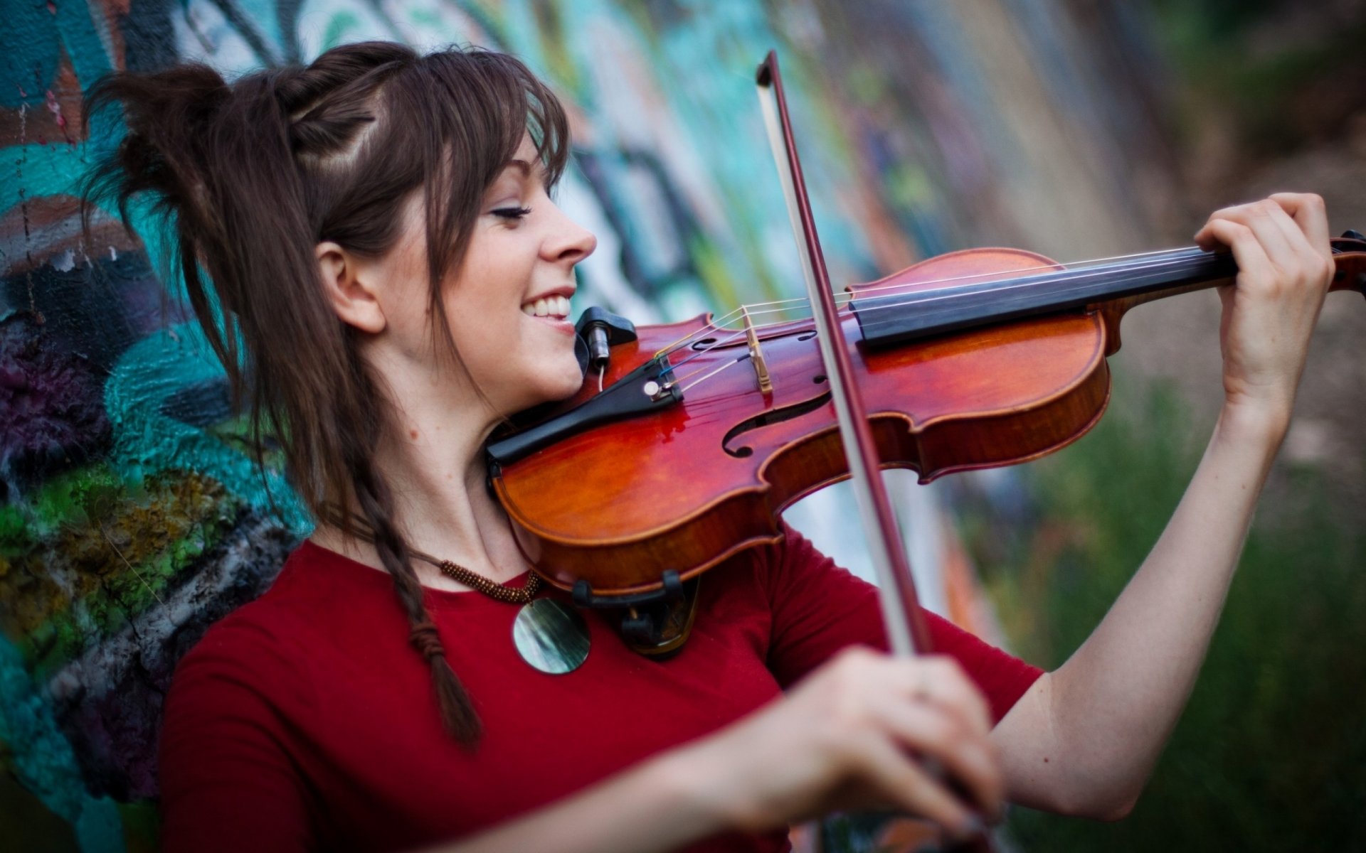 lindsey stirling violín grafito pared