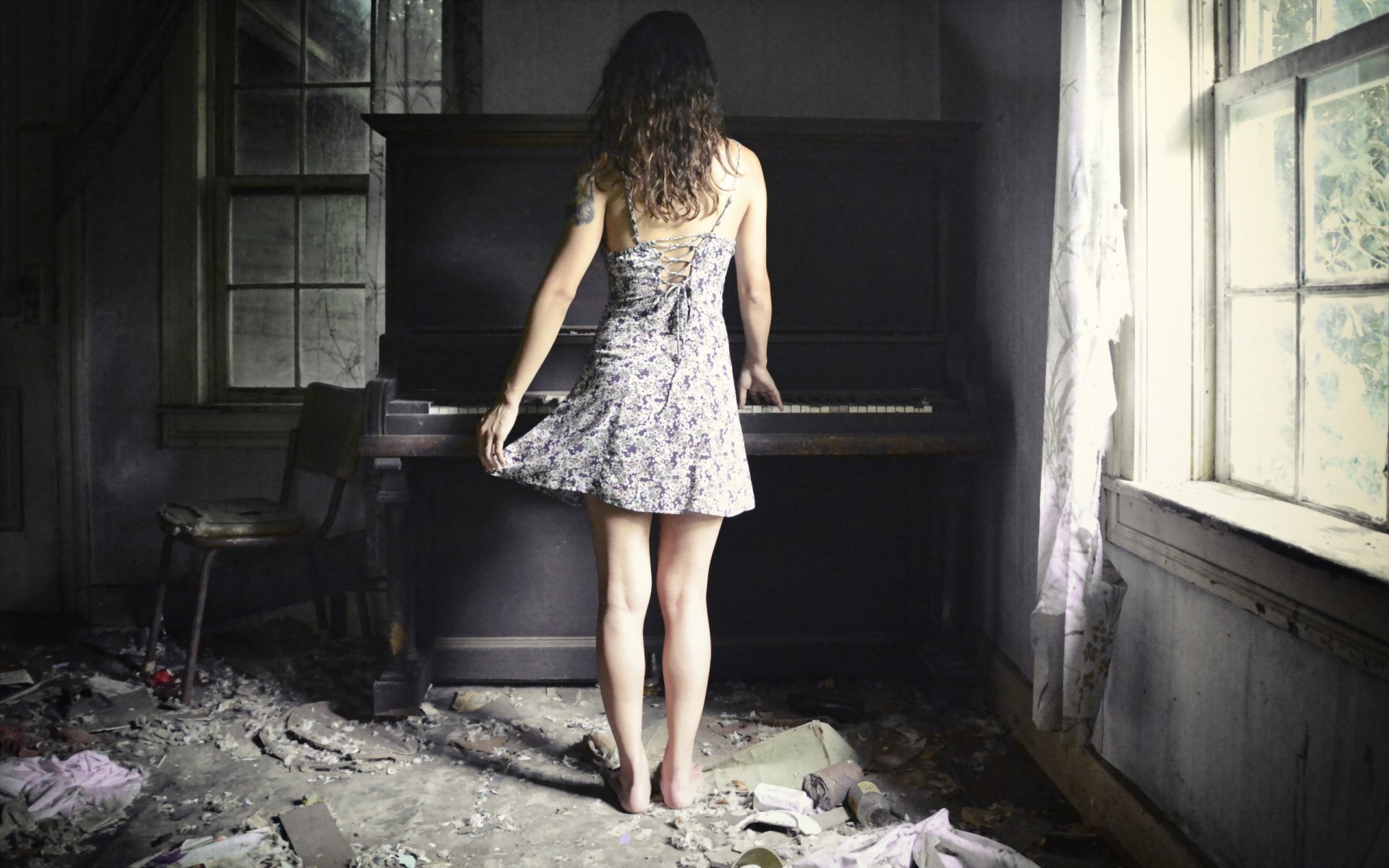 girl piano music