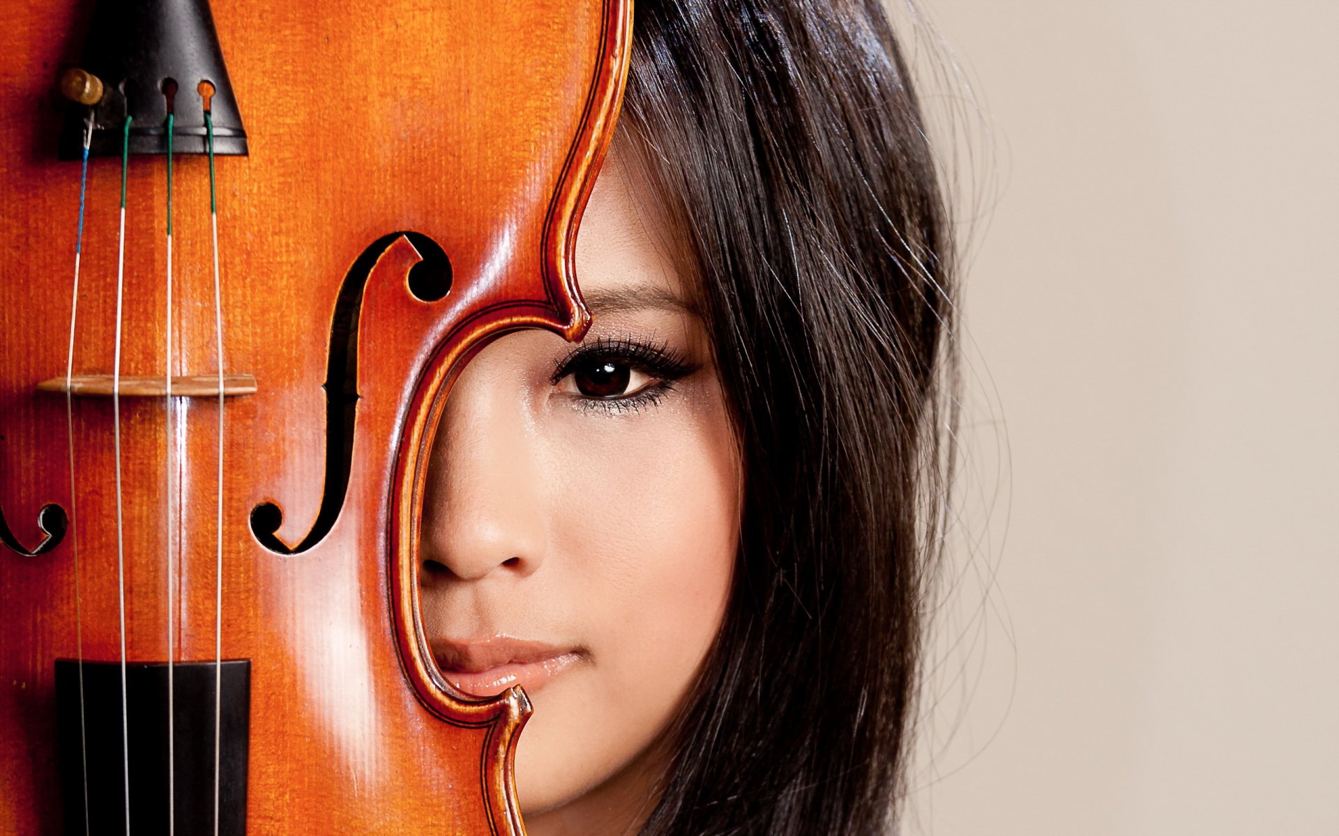 chica asiático mirada violín música