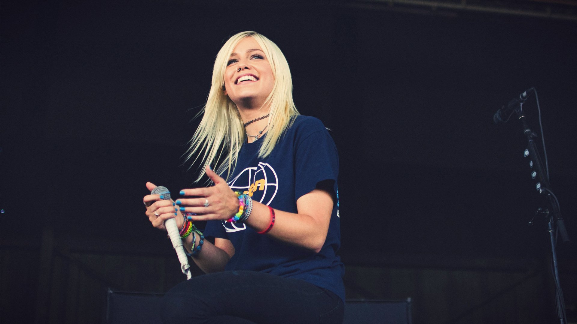 oggi vivo musica ragazza pop rock australiano jenna mcdougal jenna mcdougall cantante bionda